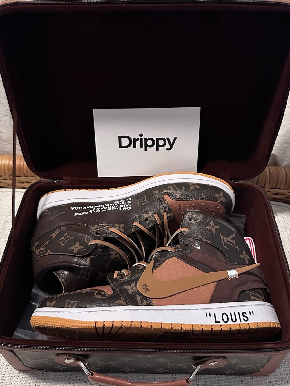 Custom-painted Nike Air Jordan 1 High - Picture 3 of 10